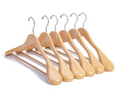 Nature Smile front packaging showing six wooden hangers neatly arranged and protected