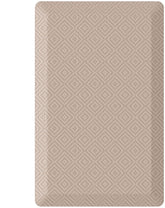 Ophanie front view showing mat size and design for comfort