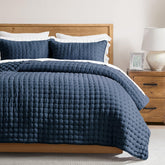 WDCOZY quilt front packaging showing navy blue and generous coverage