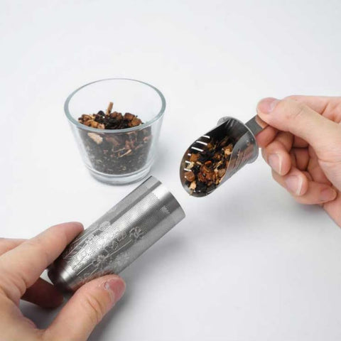 01liv tea infuser inserted in mug steeping tea for easy single-cup brewing