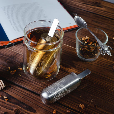 01liv tea infuser open with loose leaves demonstrating scoop-to-steep convenience