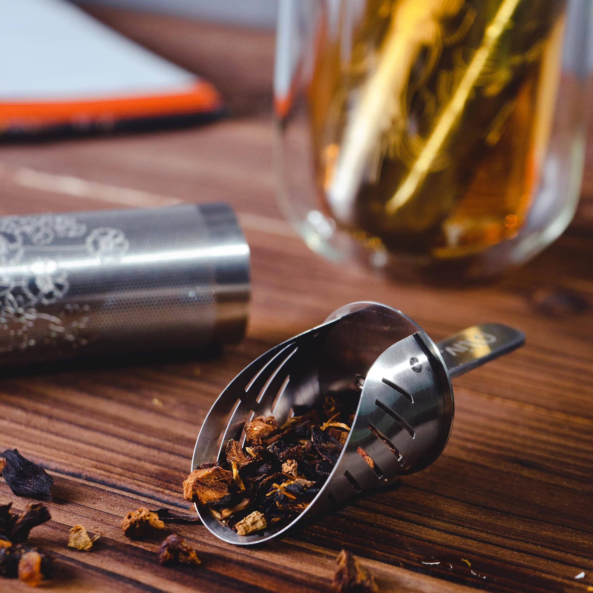 01liv tea infuser with packaging and label showing brand clarity and gift-ready benefit