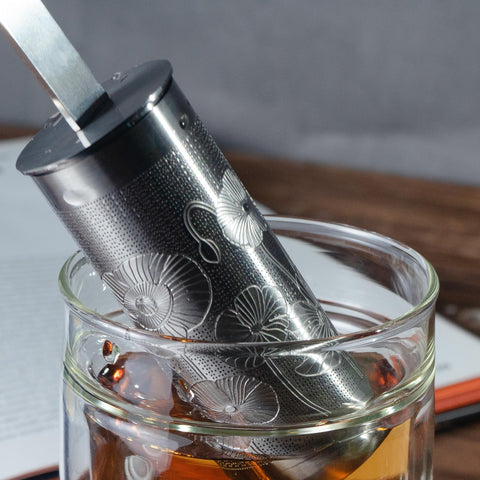 01liv tea infuser stainless finish texture highlighting durable rust-resistant benefit