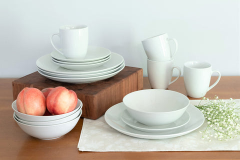 10 Strawberry Street full table setting with Simply Coupe for versatile styling options
