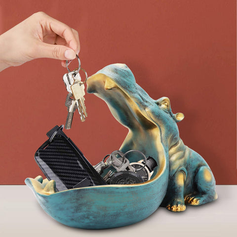 aboxoo hippo beside keys and wallet illustrating ample storage capacity