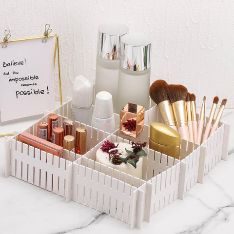 acDesign used to organize makeup items keeping brushes and lipsticks visible