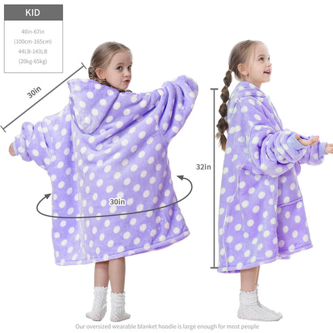 Aemicion hoodie pocket and sleeve detail for practical storage and movement