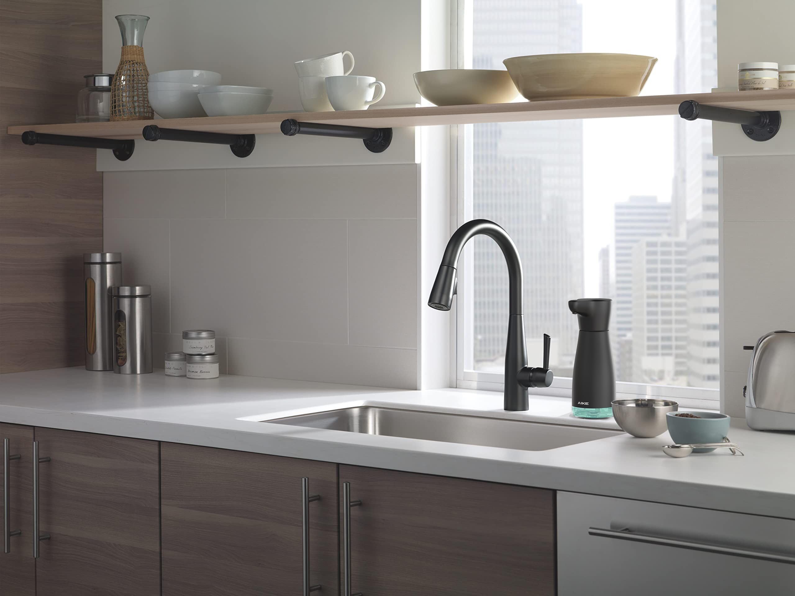 AIKE size scale with 14oz bottle showing capacity and convenience benefit