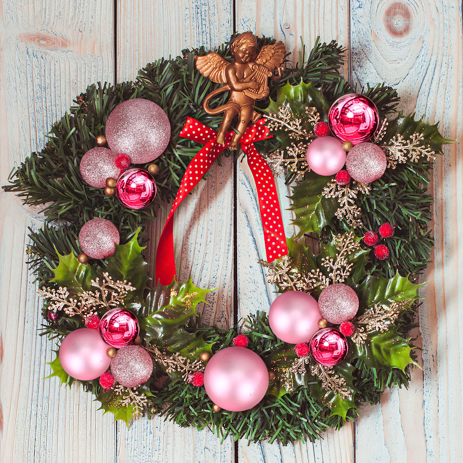 Aitsite ornaments used on wreath and garland showing versatile styling
