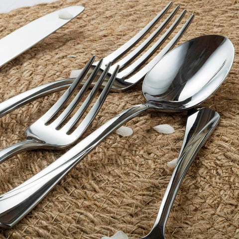 Alata Alice in plated table setting with plates and glassware, emphasizes coordinated dining impact