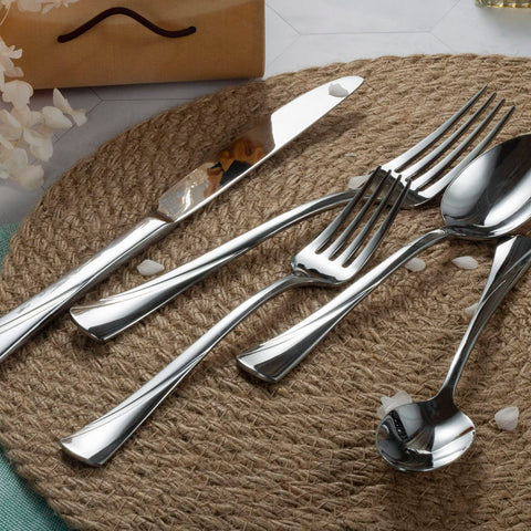 Alata Alice knife blade edge detail and reflective surface, conveys cutting lines and refined look