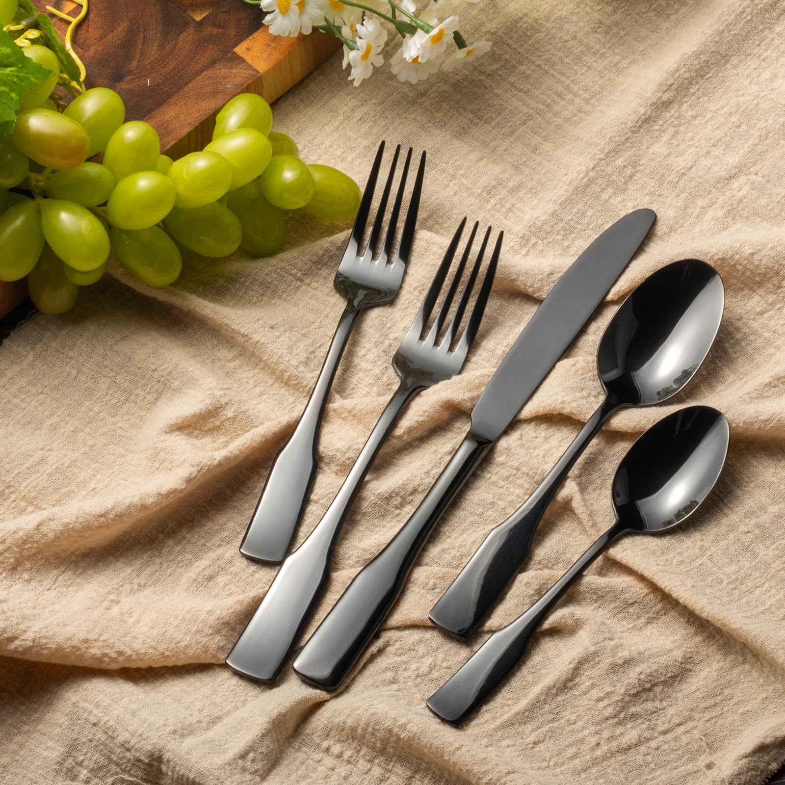 Alata Kate Black close-up of handle curvature demonstrating comfortable grip and shine