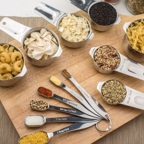 ALLWIN-HOUSEWARE measuring cups scooping flour to ensure precise baking measurements