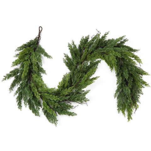 Alupssuc garland styled as table centerpiece for elegant seasonal decor