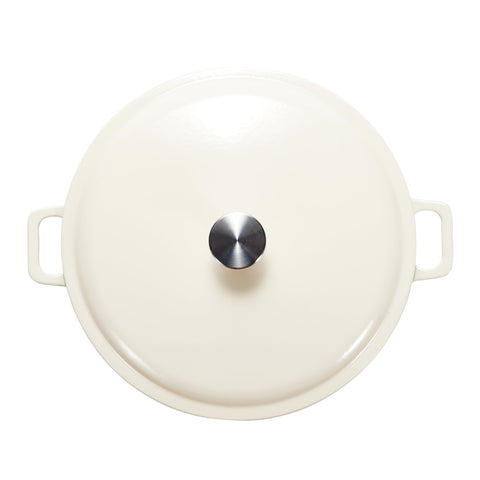 Amazon Basics casserole lid and loop handles shown for safe transport benefit