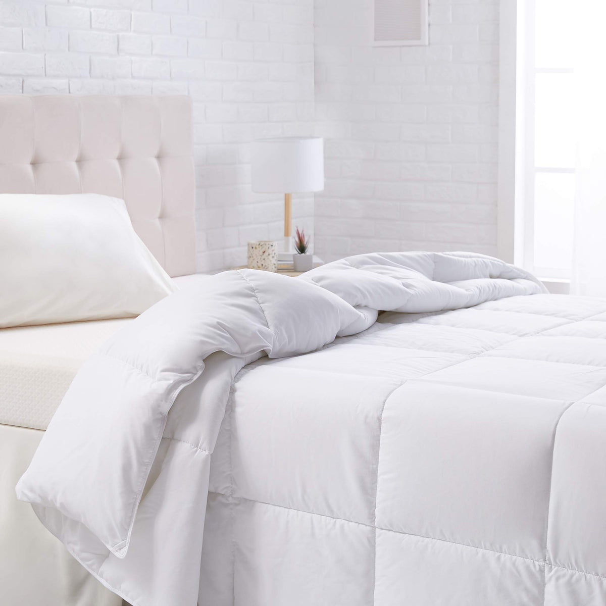 Amazon Basics comforter front view showing full king fit and clean finish