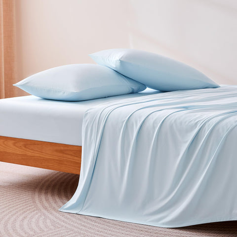 Amazon Basics fitted sheet deep pocket detail showing secure fit benefit