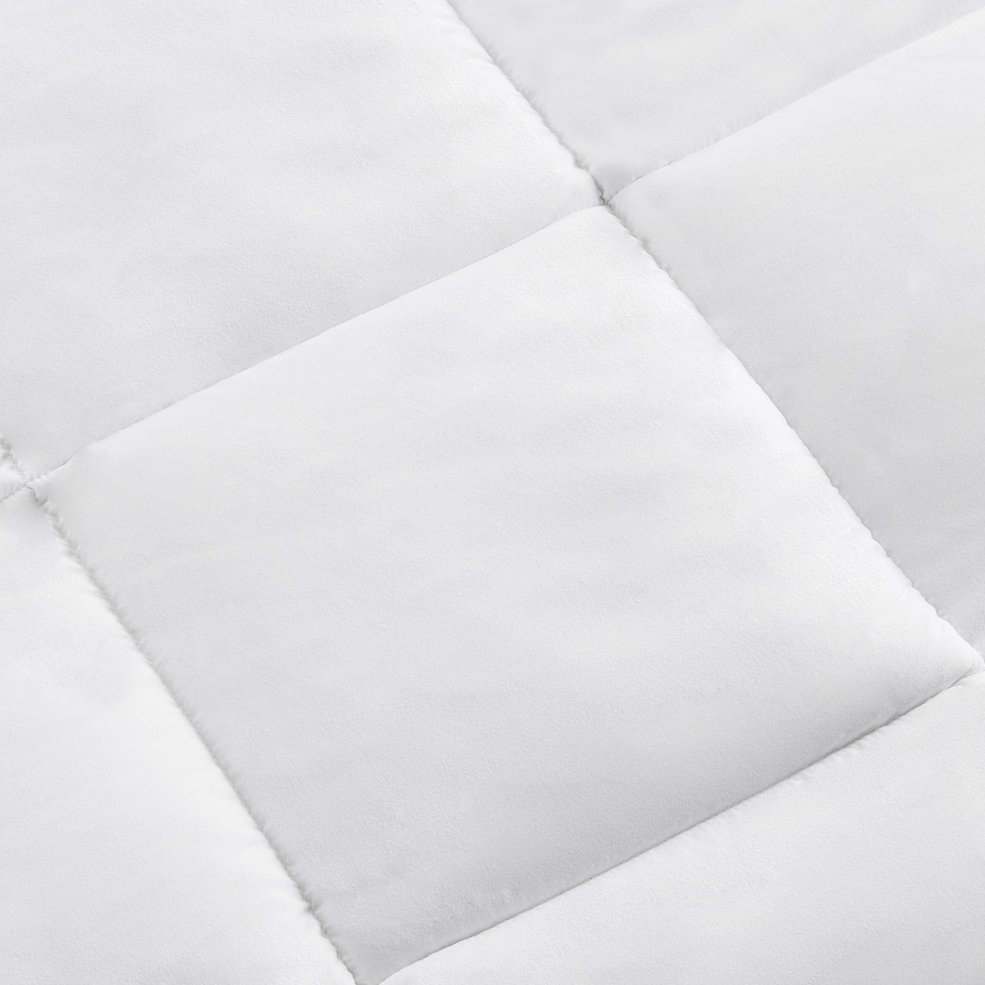 Amazon Basics corner tab detail and label demonstrating secure fit and easy attachment