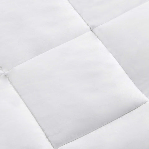 Amazon Basics corner tab detail and label demonstrating secure fit and easy attachment