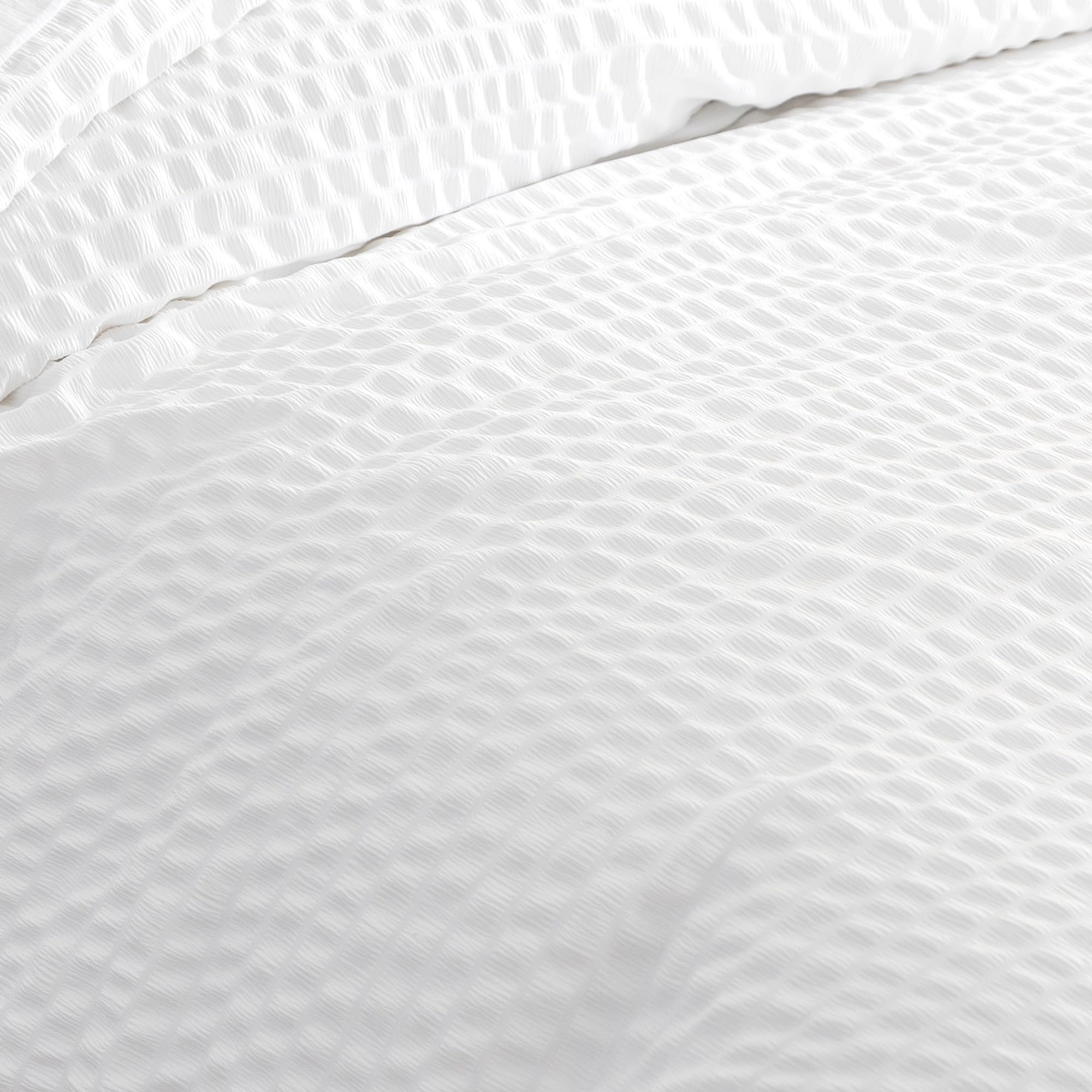 Amazon Basics inner tie connection securing duvet insert to prevent shifting