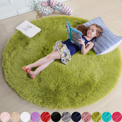 Amdrebio front view of round grass-green rug highlighting soft look and inviting color