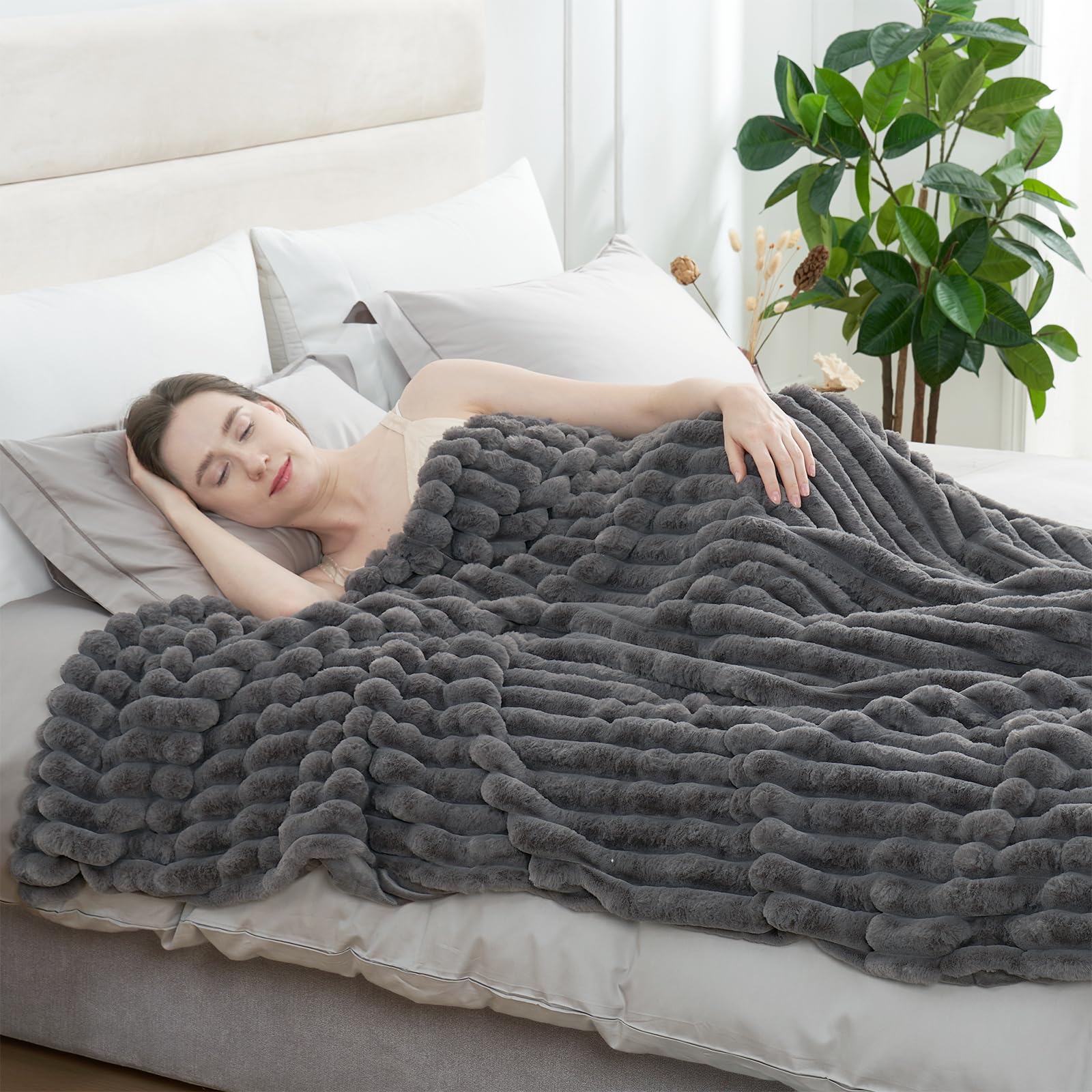 Amélie Home gift-wrapped throw showing presentation-ready appeal