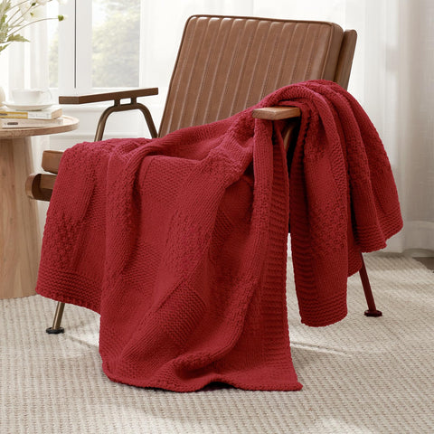 Amélie Home front view showing checkered throw and cozy appeal