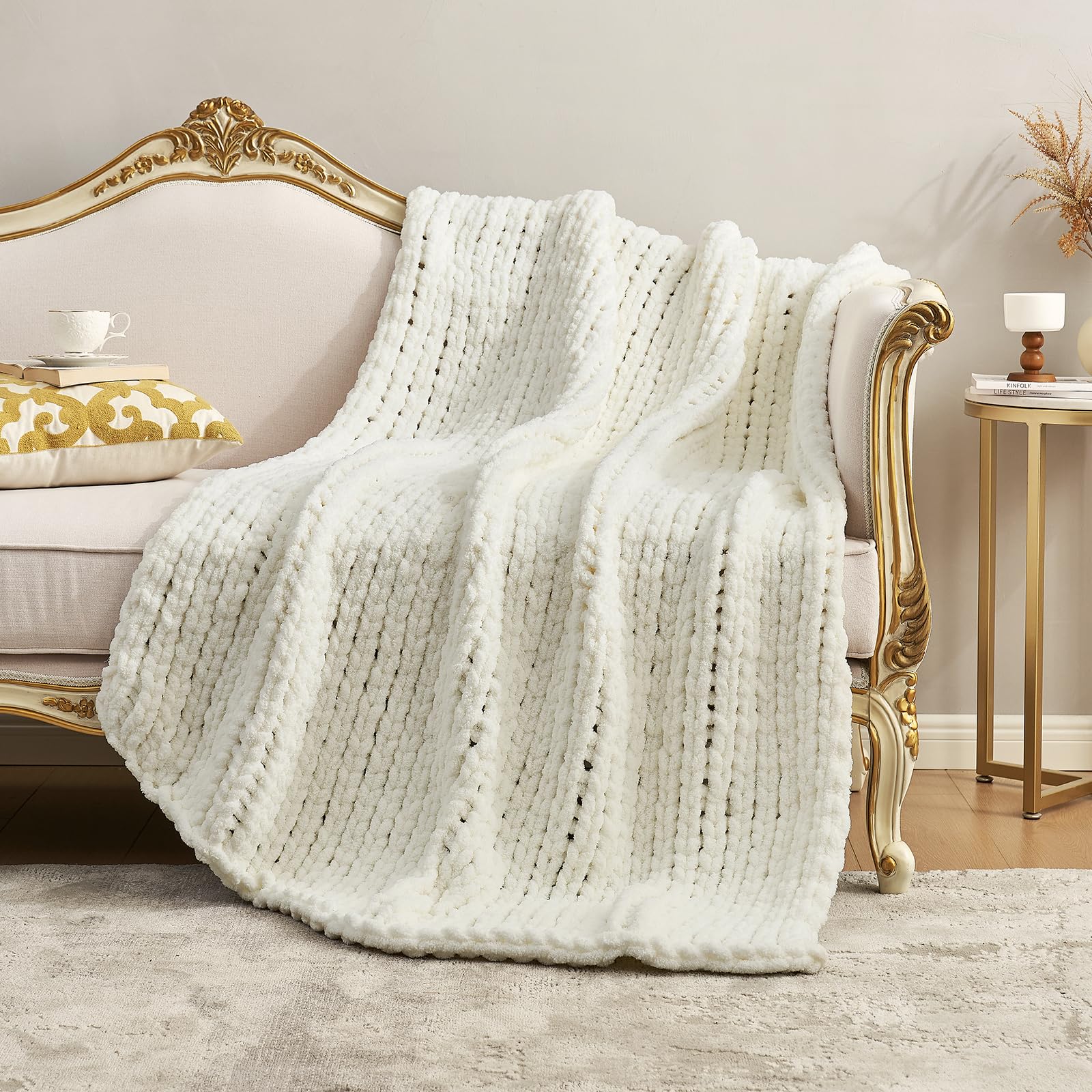 Amélie Home chenille close-up showing chunky stitches and soft texture