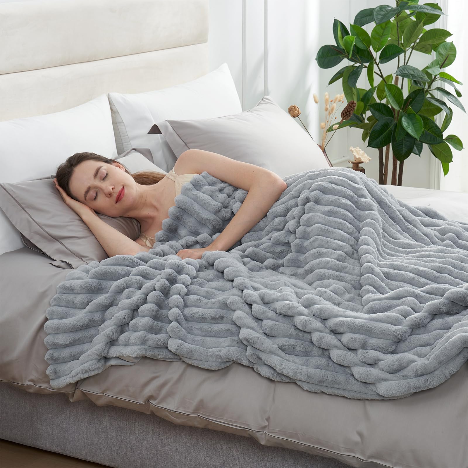 Amélie Home close-up faux fur texture highlighting plush softness