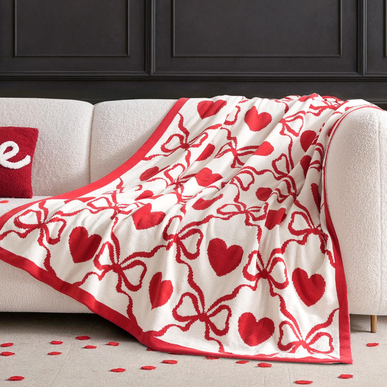 Amélie Home front view showing heart-checkerboard design and vibrant red benefit: decorative charm