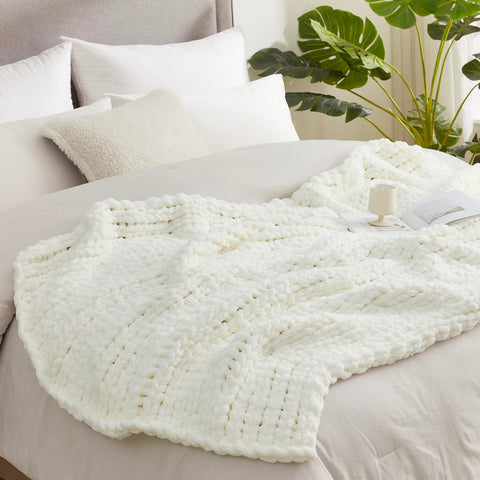 Amélie Home throw edge detail highlighting stitches and durable finish