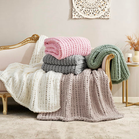 Amélie Home throw with child and pet showing family-safe comfort