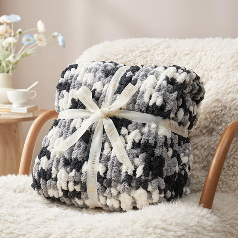 Amélie Home lifestyle living room scene shows warm inviting ambiance benefit