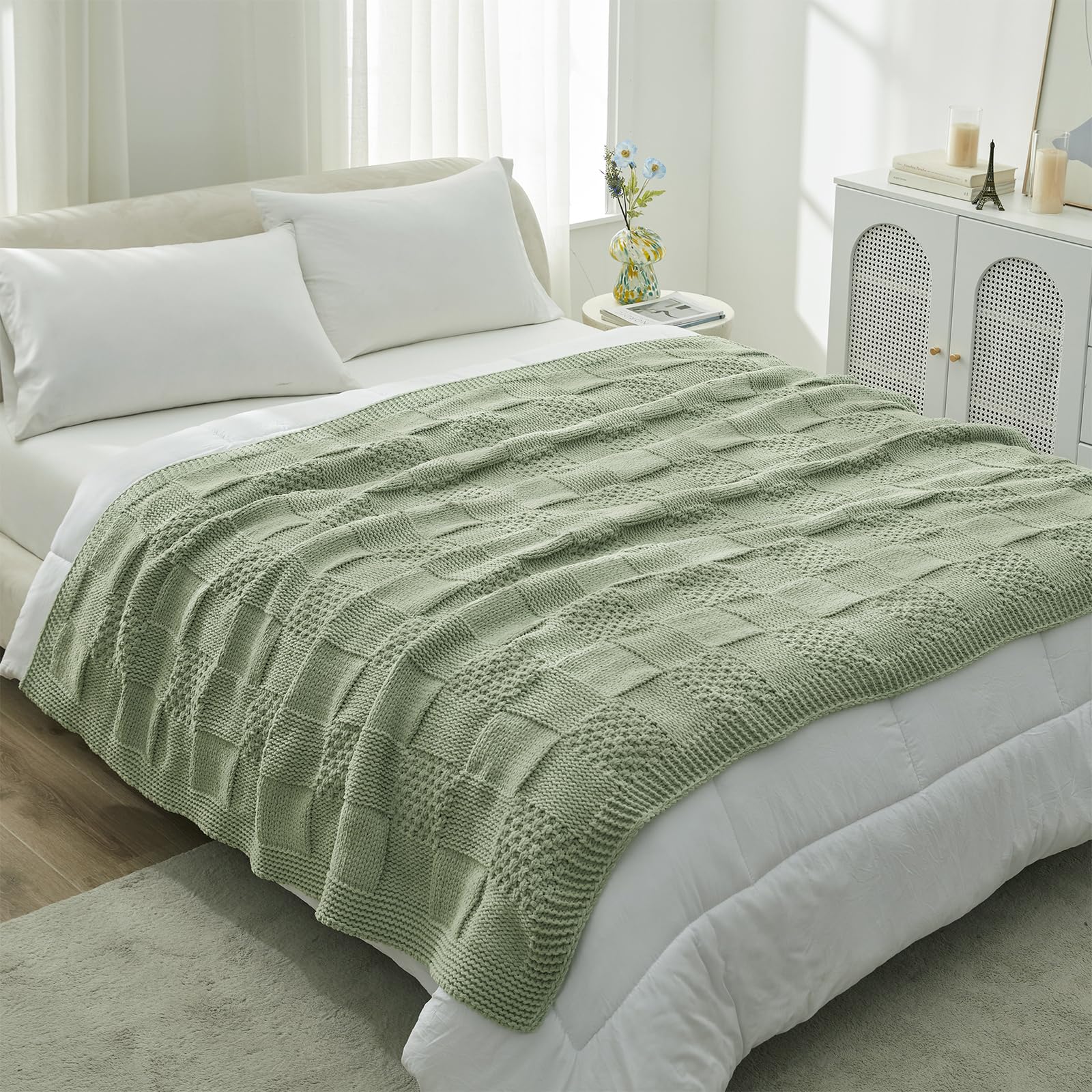 Amélie Home blanket on picnic outdoors for portable cozy comfort