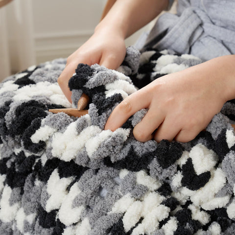 Amélie Home pet curled up on throw demonstrates pet-friendly comfort benefit