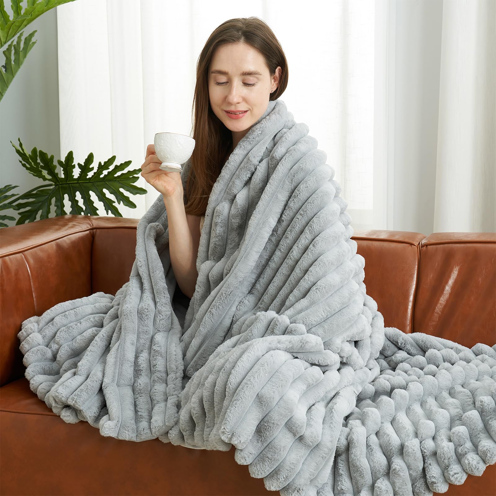 Amélie Home pet snuggling on blanket showing durability and warmth