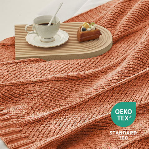 Amélie Home picnic setup outdoors showing portable warmth and stylish versatility