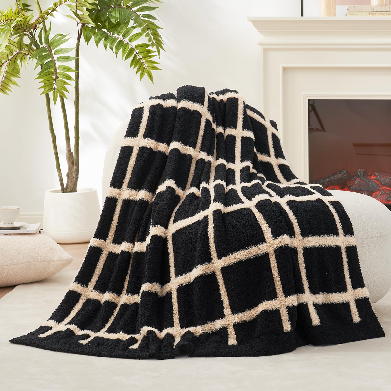 Amélie Home seam closeup shows reinforced edge construction for lasting durability