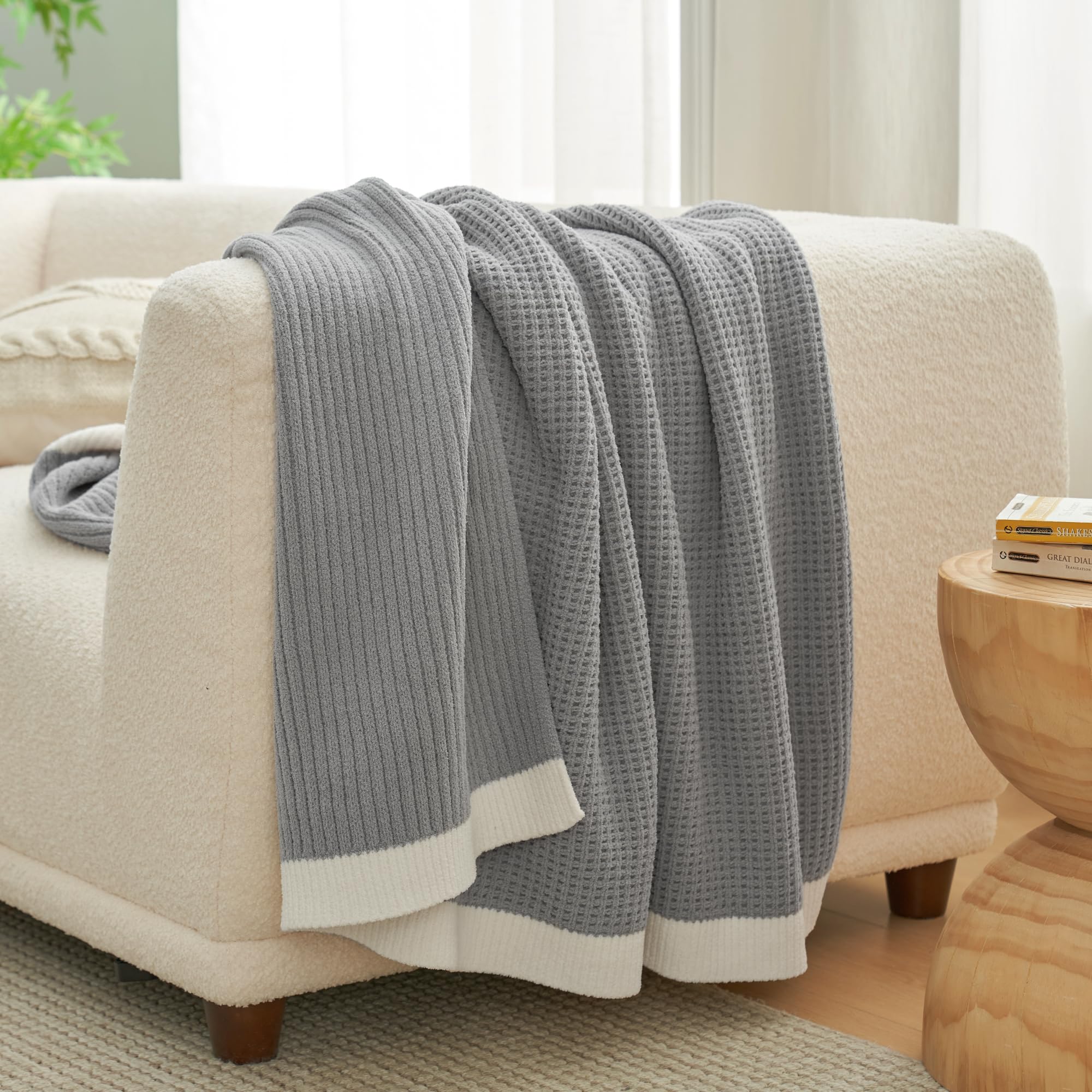 Amélie Home throw in reading basket creates inviting relaxation spot