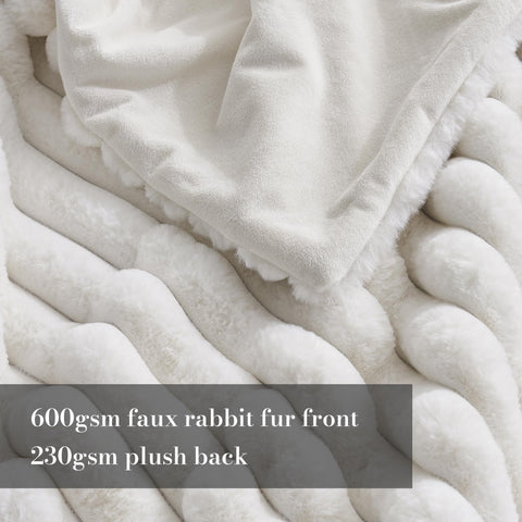 Amélie Home reverse milk-fleece close detail showing silky, skin-friendly surface