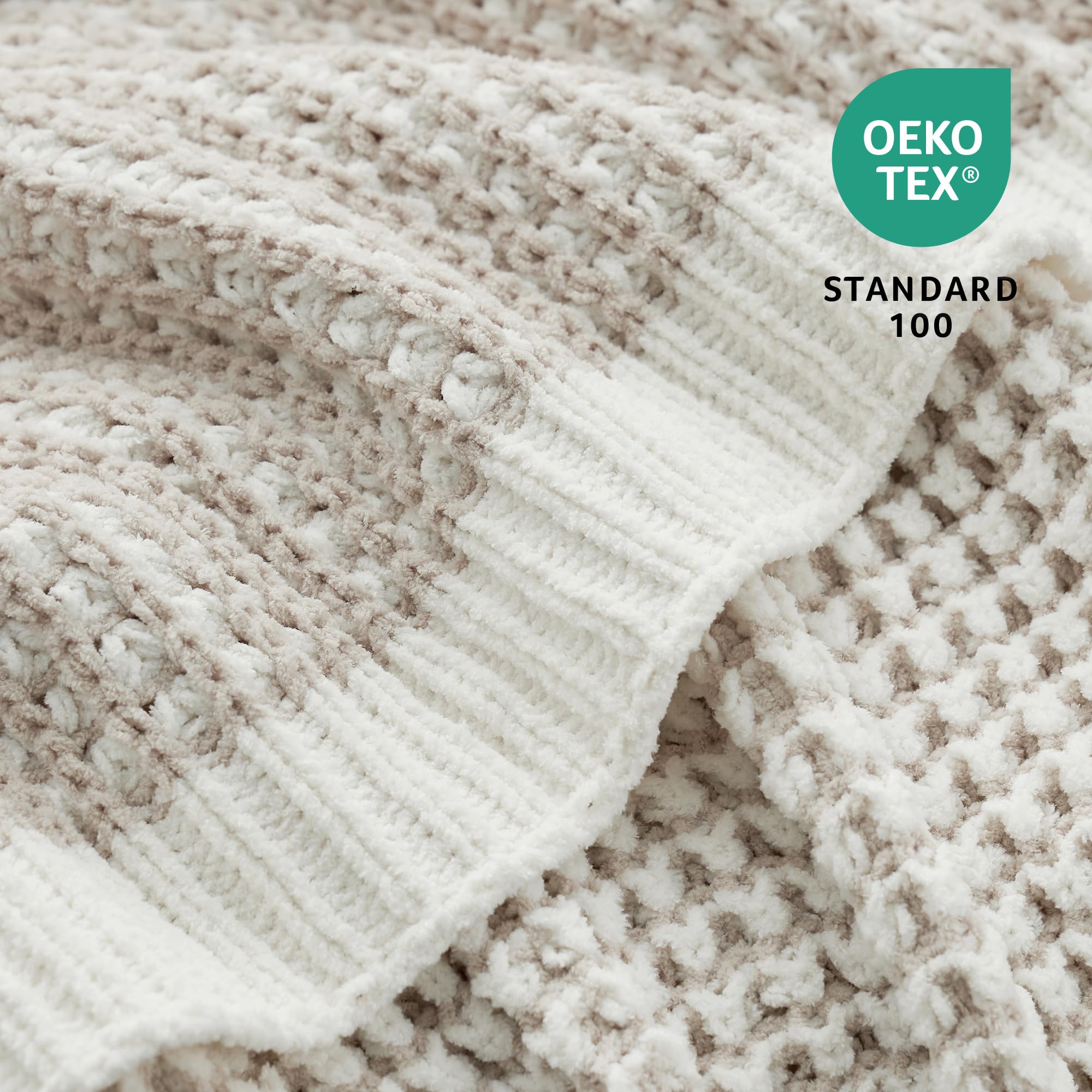 Amélie Home blanket after washing and drying illustrating easy-care results