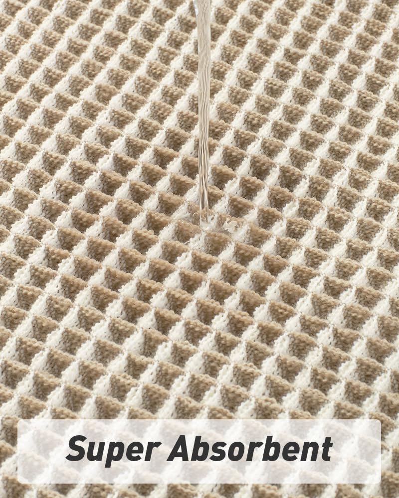 AMOAMI close-up of waffle texture highlighting fast absorbency benefit