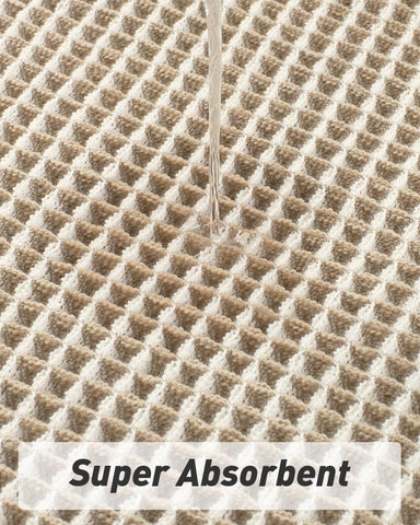 AMOAMI close-up of waffle texture highlighting fast absorbency benefit