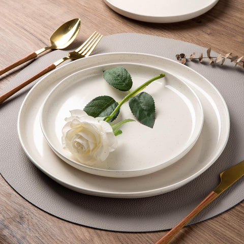 AmorArc 10.5-inch dinner plate close-up highlighting wavy rim and spill-containment