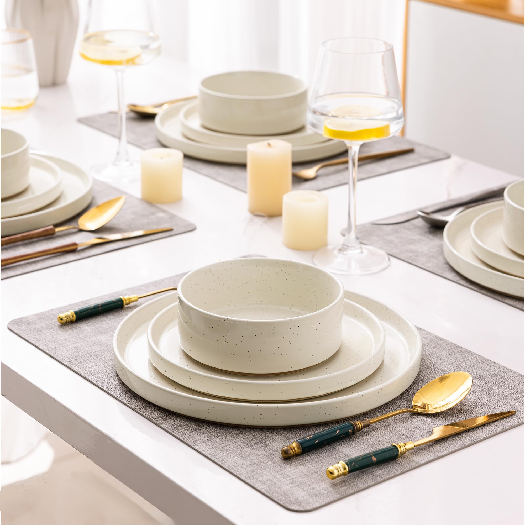 AmorArc plates served with food showing attractive presentation and practical use
