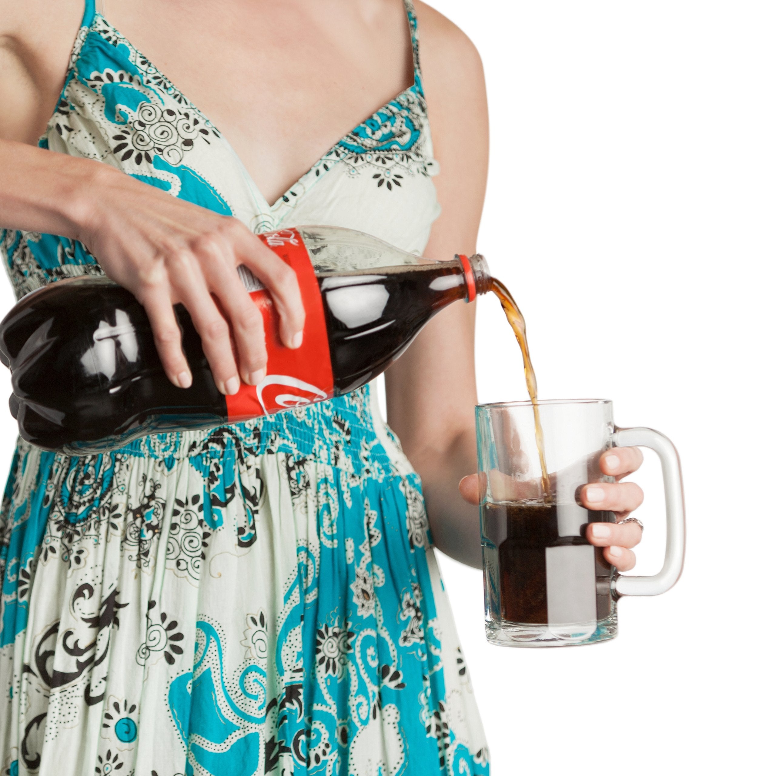 Anchor Hocking in-use mug with beer pour in a casual entertaining setting