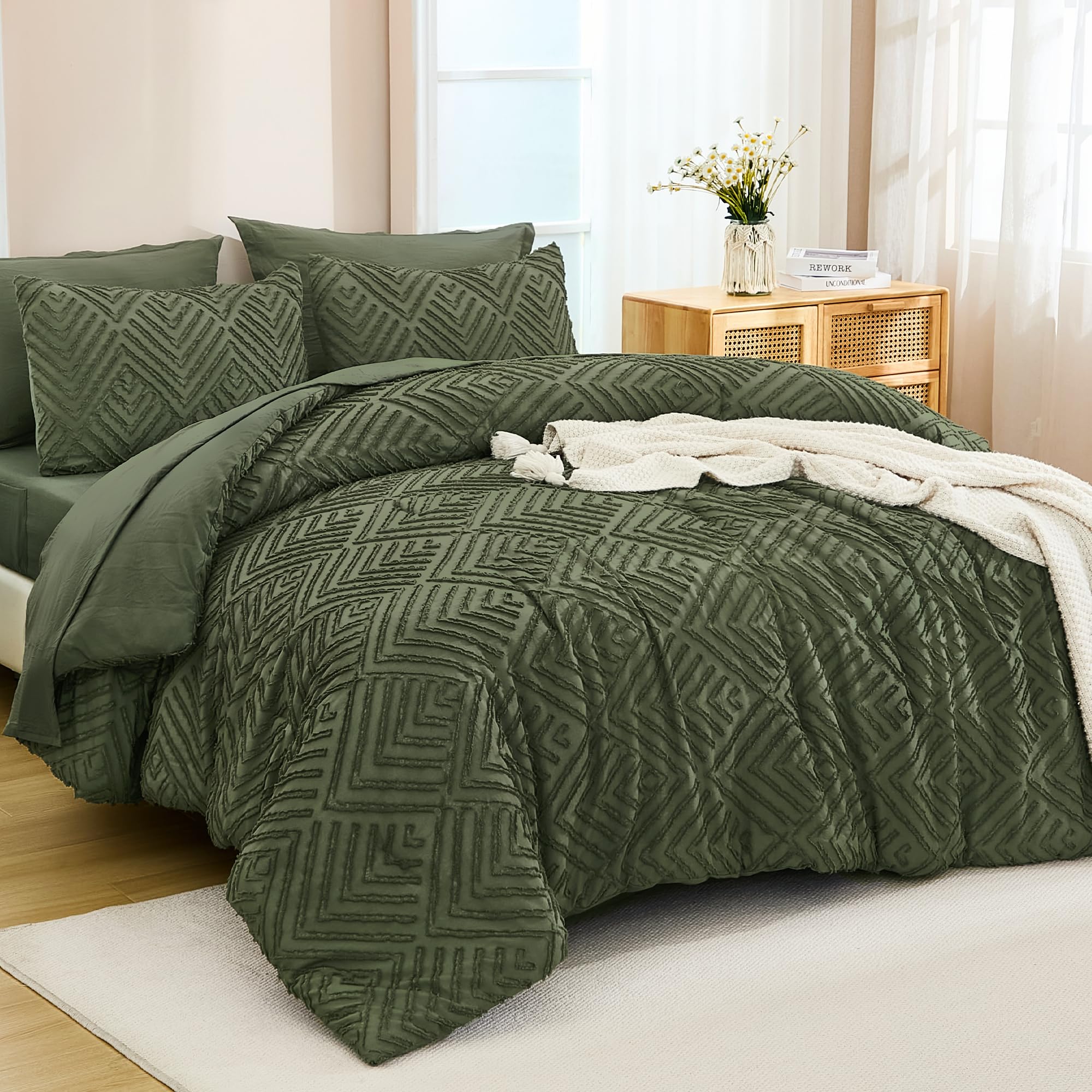 Andency comforter front view showing full king coverage and neat finish