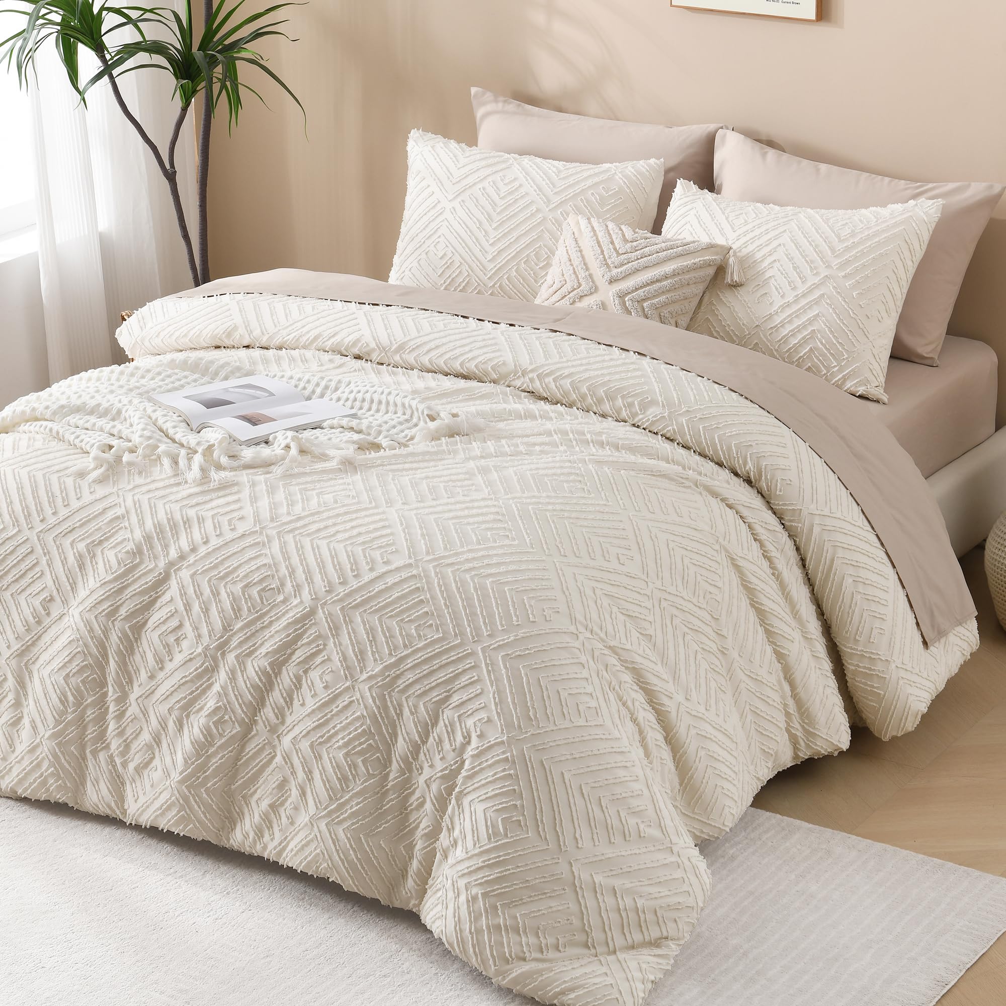 Andency comforter side view showing depth and coverage for full-bed fit benefit
