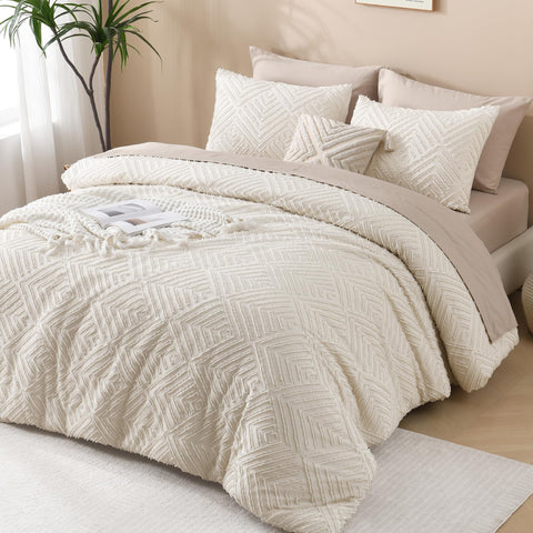 Andency comforter side view showing depth and coverage for full-bed fit benefit