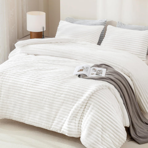 Andency pillowcase edge and seam close-up showing neat finish and comfort